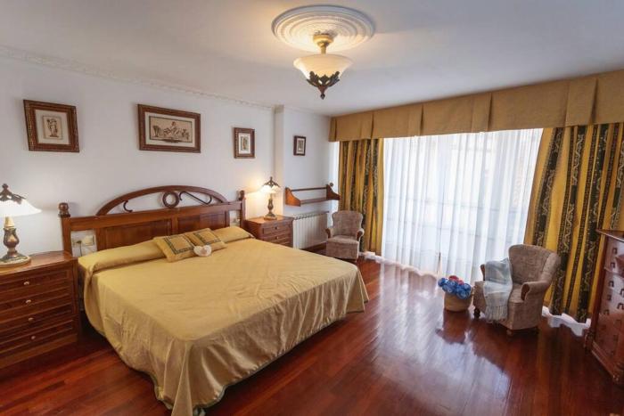 Casa Clara en el centro del pueblo