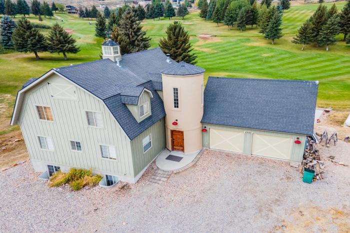 Massive Cabin with Game Room, 1 Mi to Bear Lake