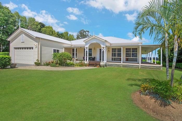 Island Getaway - Waterfront near Yamba