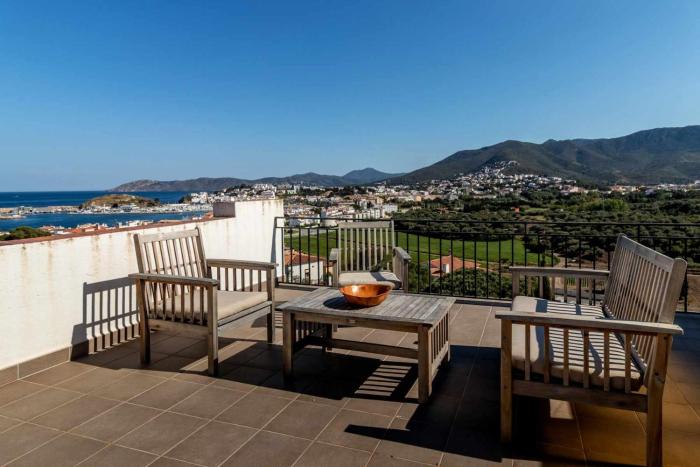 Sant Genís 19 - ático con terraza y vistas