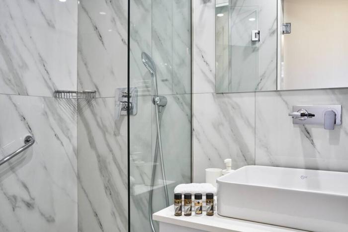 Spacious 2bd Apt in Prime Location next to Divani