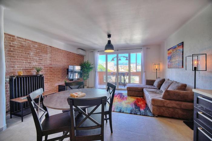 IMMOGROOM - Renovated - Loggia - Clear view - Parking common - AC - Wifi