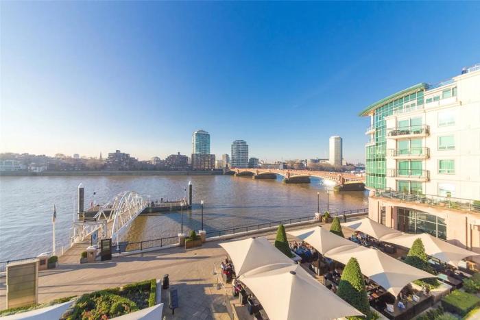 Panoramic Riverside Facing - 2 Bed - 2 Bath - 2 Balconies - London Nine Elms