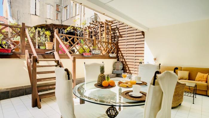 Cannes : superbe terrasse rue dAntibes