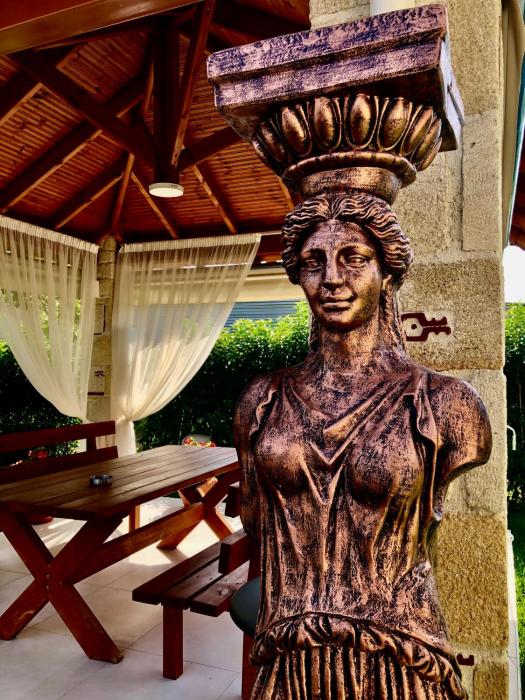 Caryatis Ntoridis Studios & Apartments in Afitos