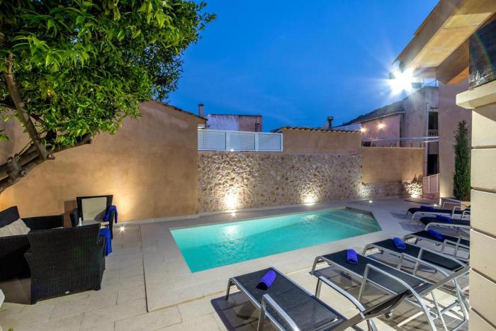 Superb house 200 m from the center of Pollensa Special Prices Hire Car Mallorca for Guests
