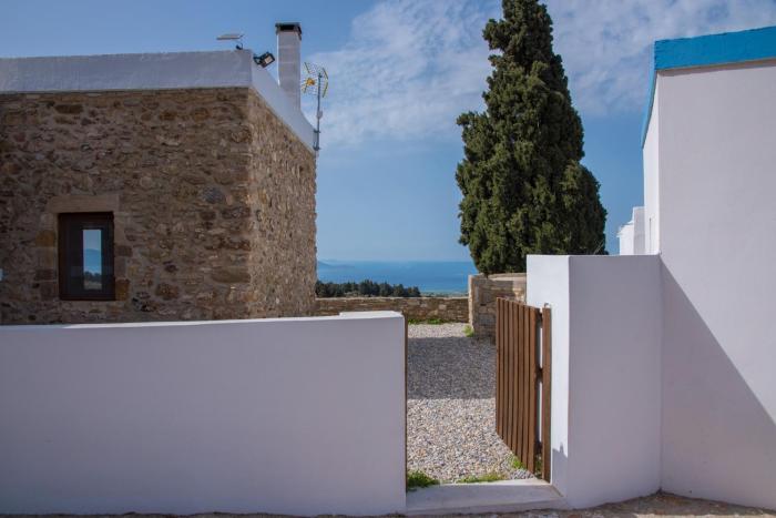 Aegeans balcony - Haihoutes stone house.
