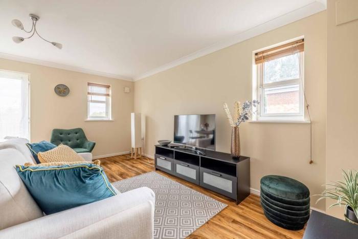 2 BED 2 BATH with PARKING NEAR PINEWOODWEXHAM HOSPITAL