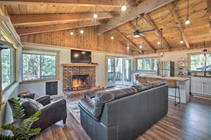 Newly Renovated Lake Arrowhead Cabin with Deck!