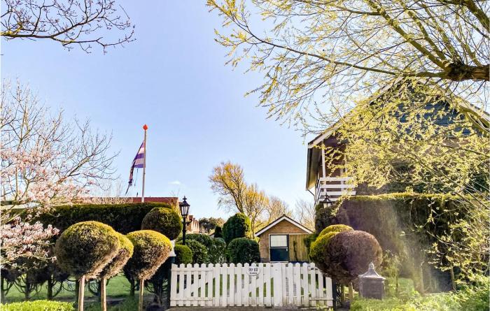 Cozy Apartment In Zoutelande With Wifi