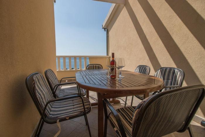 Sea view apartment, Medici