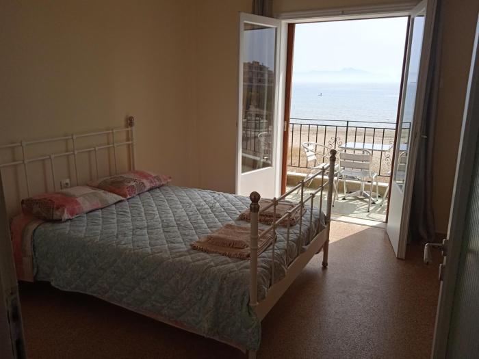 Apartment on the beach near airport