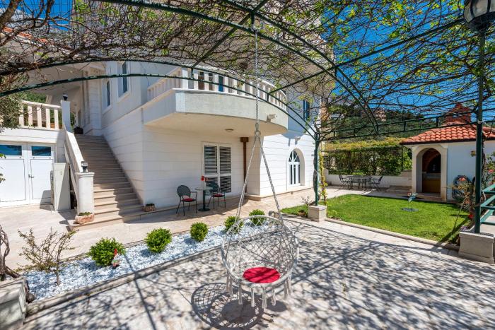 Villa Božica - sea view stone villa with parking