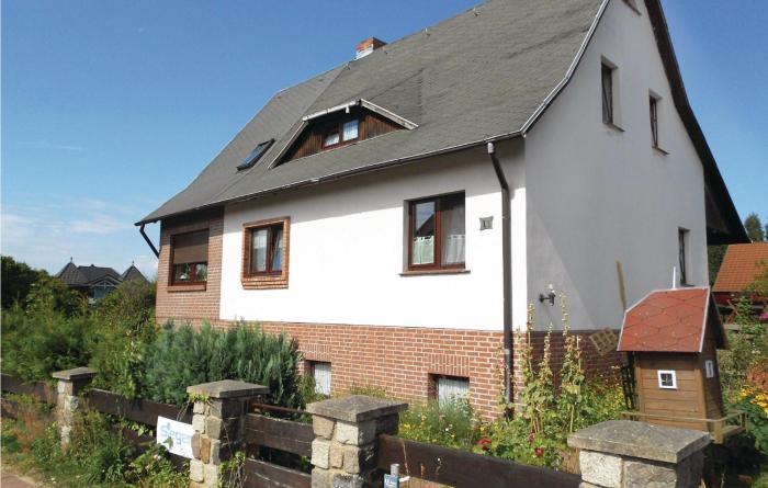 2 Bedroom Stunning Apartment In Koserow