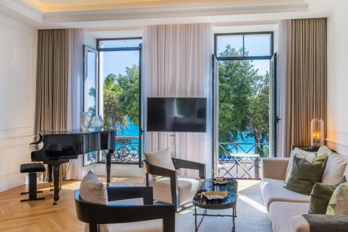 QUAI PROMENADE Brand-new! In front of the sea next to the old town