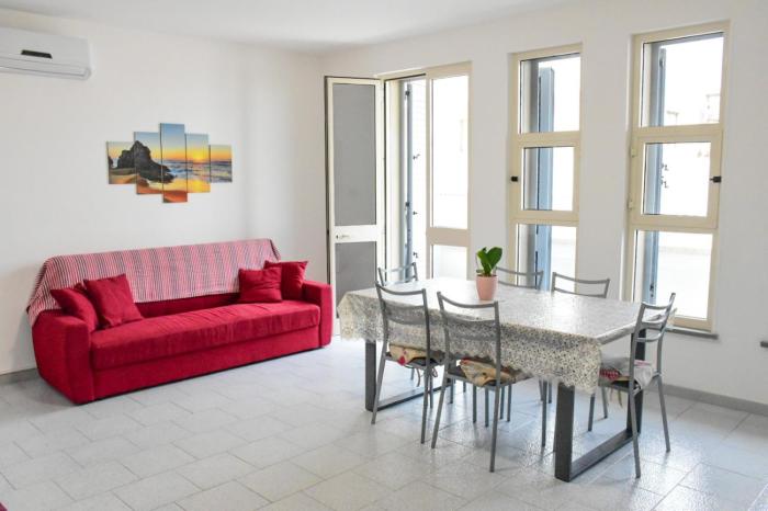 COMODO APPARTAMENTO A 50 MT DALLA SPIAGGIA DI PESCOLUSE