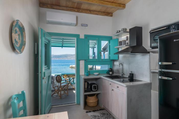 Turquoise Boathouse in Klima II