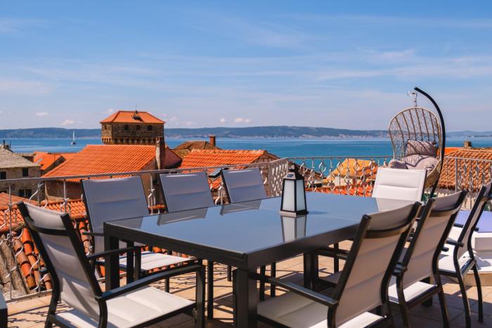 Aryjina kuća, mountain & seaview duplex - rooftop shared terrace