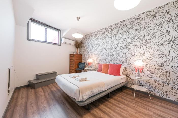 GuestReady - Red Stripes