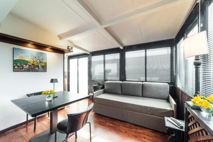 Mikka Studios: Luxury Apartment