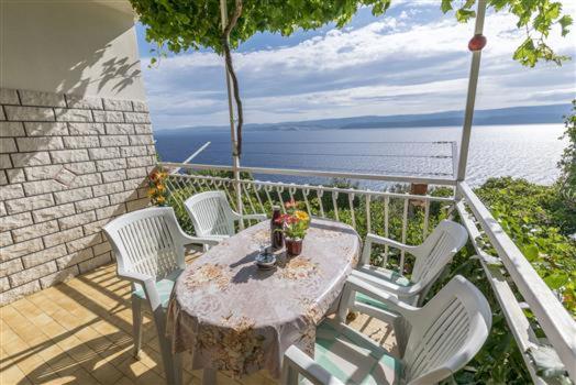 Apartment with sea view