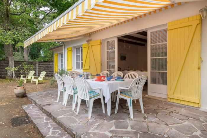 Maison familiale dans les pins à 300 m de la Plage