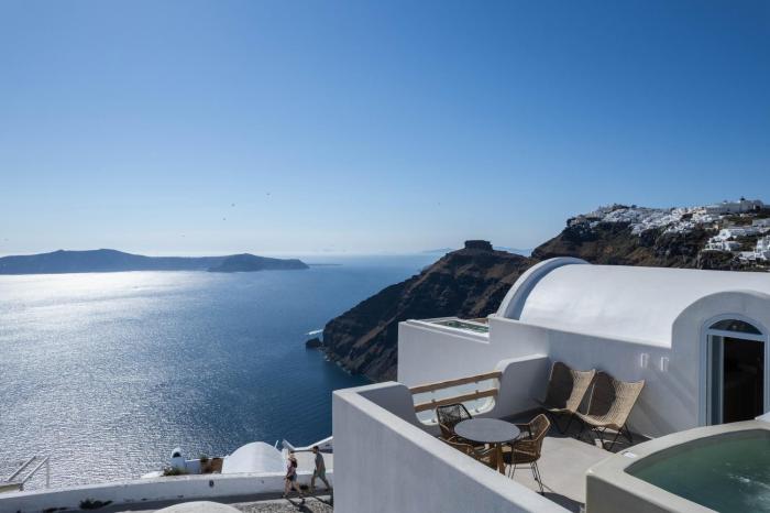 Airth Santorini Suites