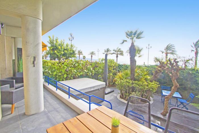 Luxury Garden Jacuzzi Promenade