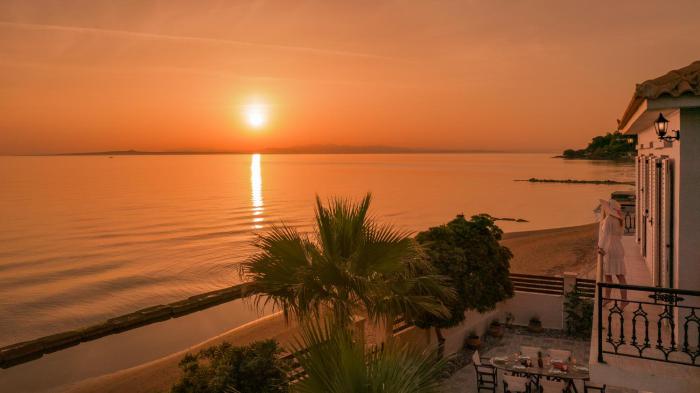 Villa Elizabeth - Seafront Classic Villa!