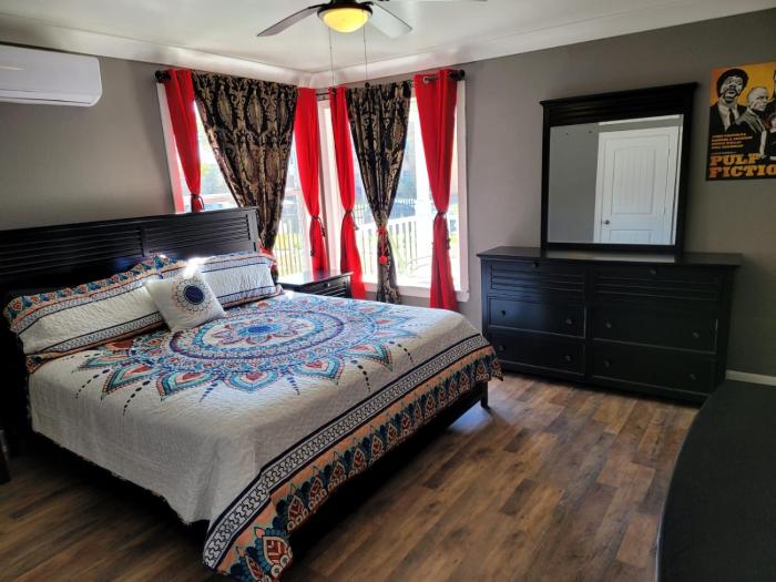 Luxury Pet Friendly Home In Houston NearDowntown Attractions - 2707B