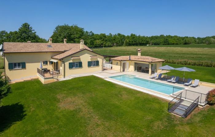 Holiday House Mateo with Private Pool