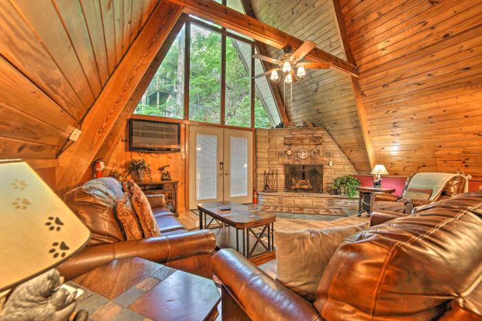 A-Frame Gatlinburg Cabin with Deck and Private Hot Tub