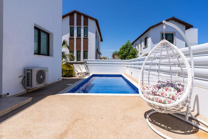 Sea La Vie 3-BR Villa in Protaras