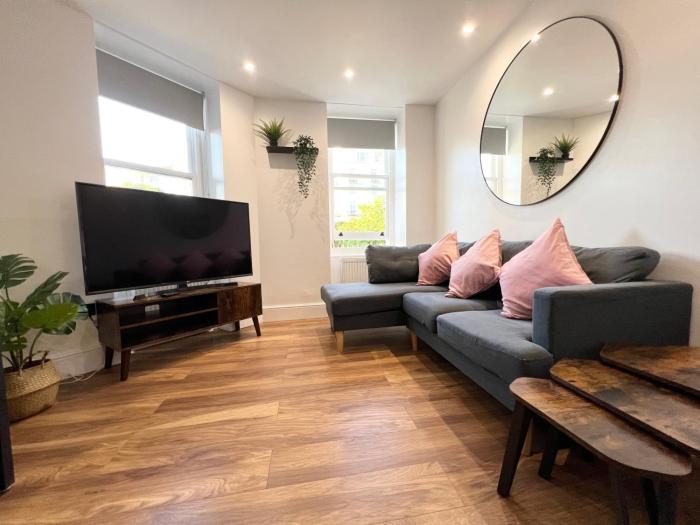 Lovely Apartment, One Minute from Bournemouth Beach and Town.