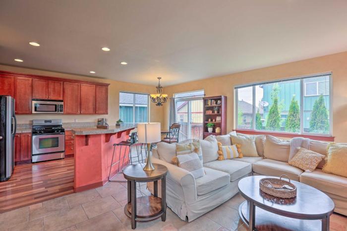 Welcoming Bend Home Less Than 4 Mi to Pilot Butte!