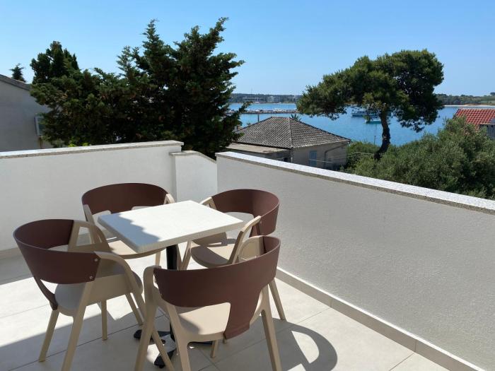 Apartments Emanuela - Near Centar & Beach, Novalja