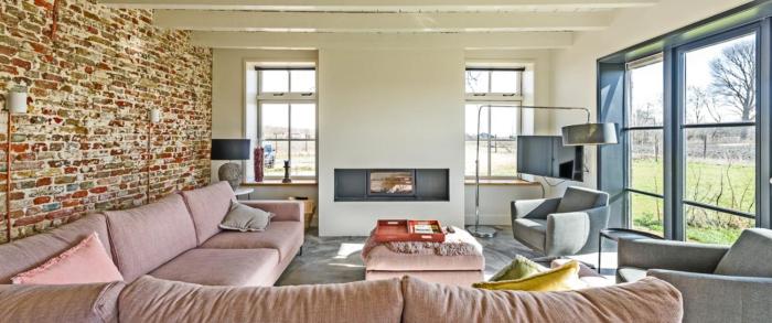 TopLocatiezeeland # The Old Farmhouse