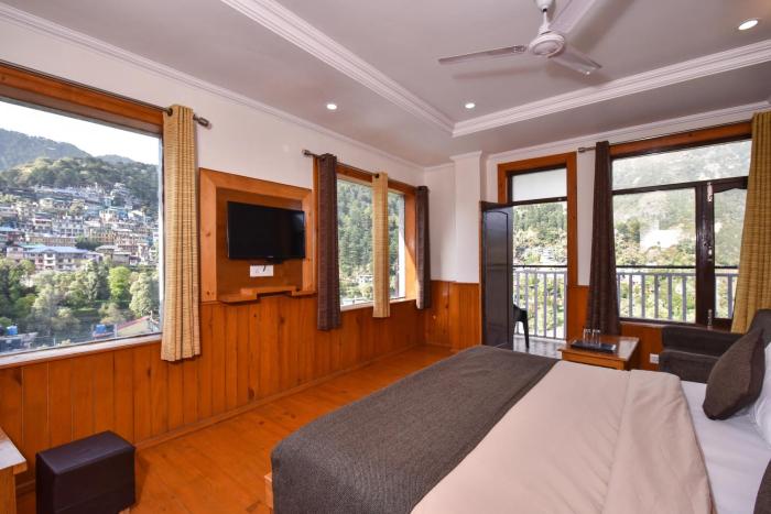 The Posh Hotel near Mall Road with Hassle Free Covered Parking