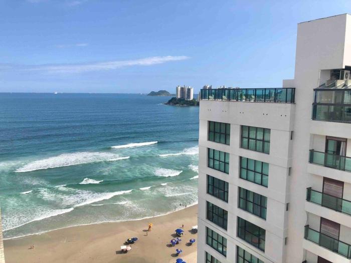 Pé na Areia: 3 Dorms com Vista Deslumbrante