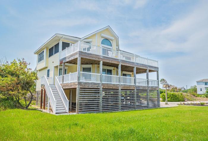 Beach Angel - Corolla, Ocean Sands, 100 Yards to Beach, Ocean View, Large Kitchen, Hot Tub
