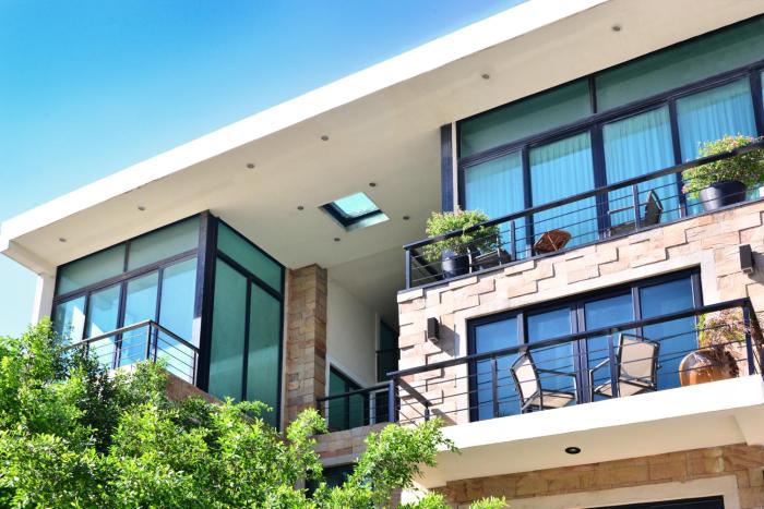 LOCATION- 3-Bdr PENTH-150 mbps- POOL- Priv ROOFTOP