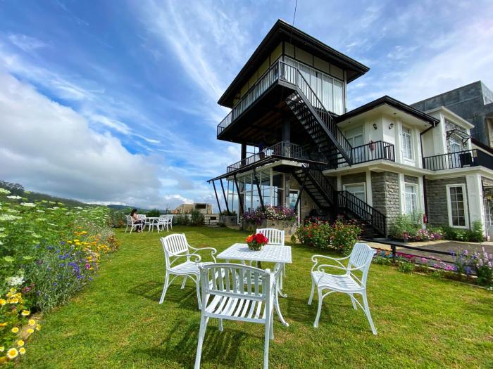 Friendly Hills Hotel