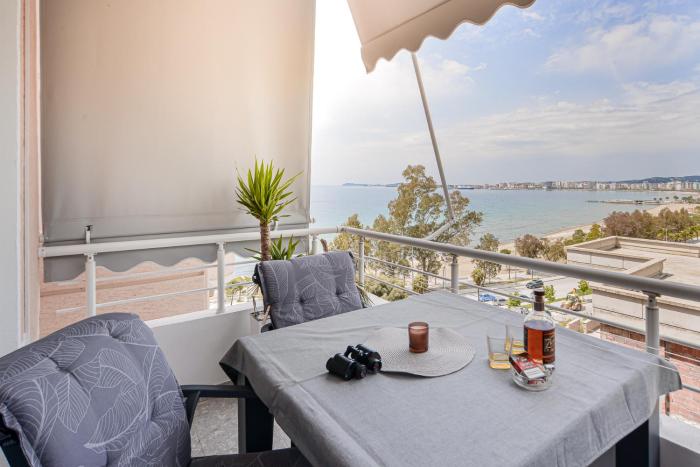 Promenade sea view Appt. Q. size bed & Sofa wbed