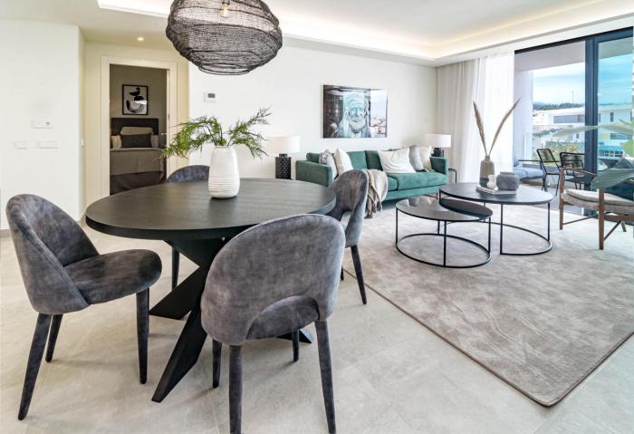 INF42M- Modern city apartment, families only