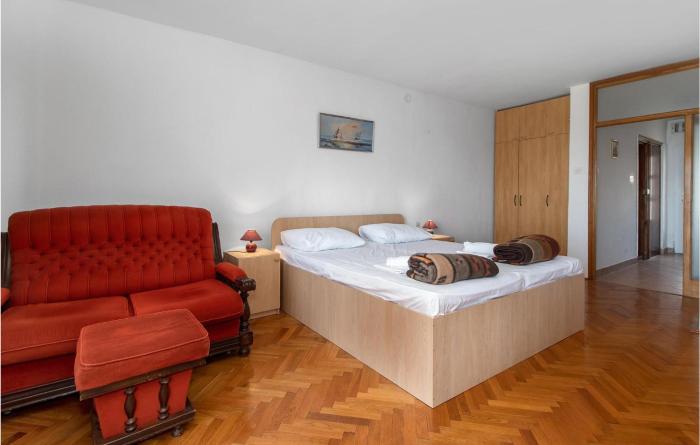 1 Bedroom Cozy Apartment In Novi Vinodolski