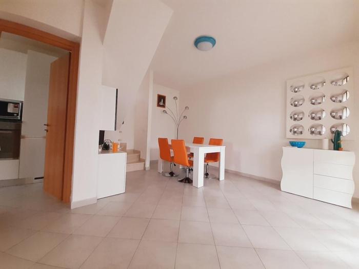Villetta Gelsomino ,150 metri dal mare, ingresso indipendente, posto auto e giardino, marina di grosseto