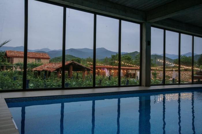 Vineyard Hotel & Winery