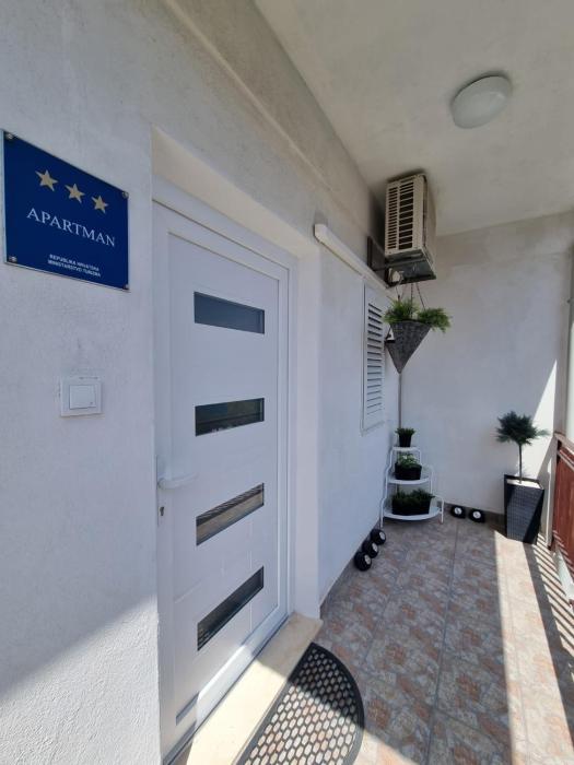 Apartment Mastrinka by the sea -10m