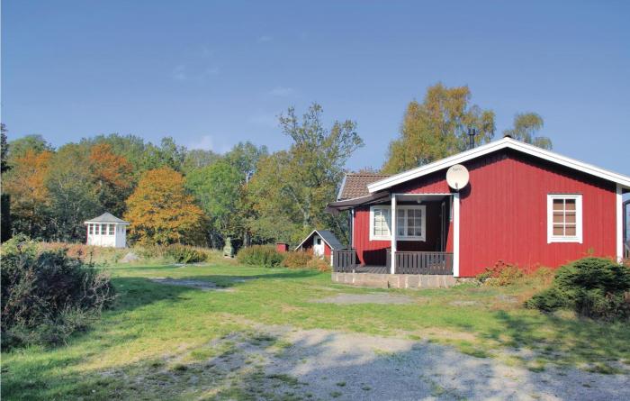 Cozy Home In Tjurkö With Kitchen