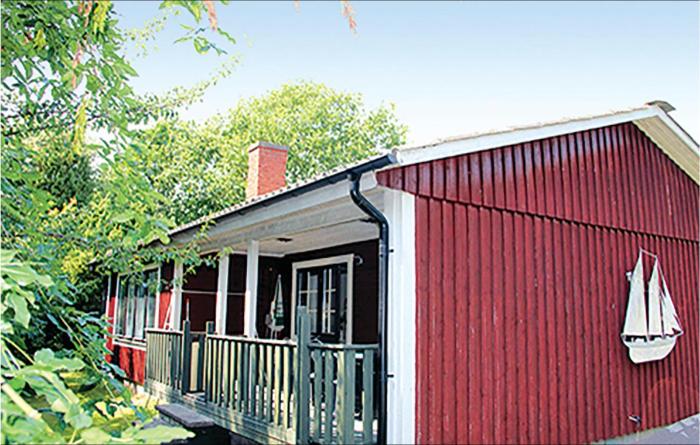 Four-Bedroom Holiday Home In Hasslo